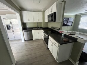 1713 29th St W in Bradenton, FL - Building Photo - Building Photo