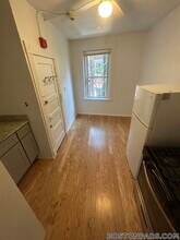4 Garden Ct St, Unit 3B in Boston, MA - Foto de edificio - Building Photo