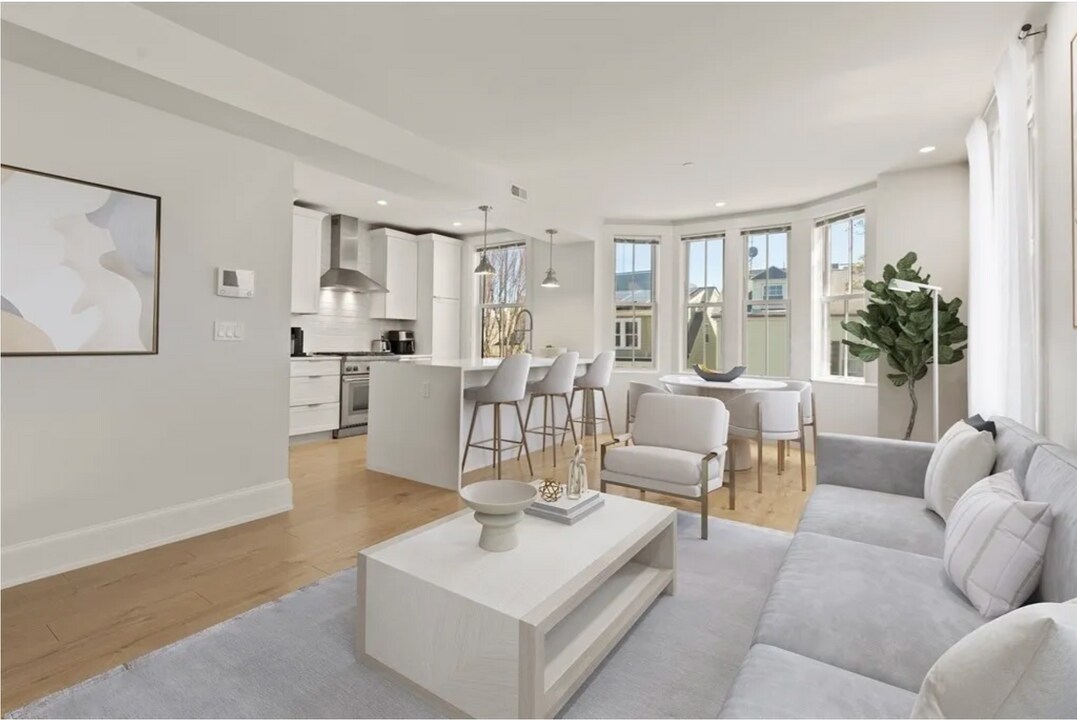 447 W 4th St in Boston, MA - Building Photo