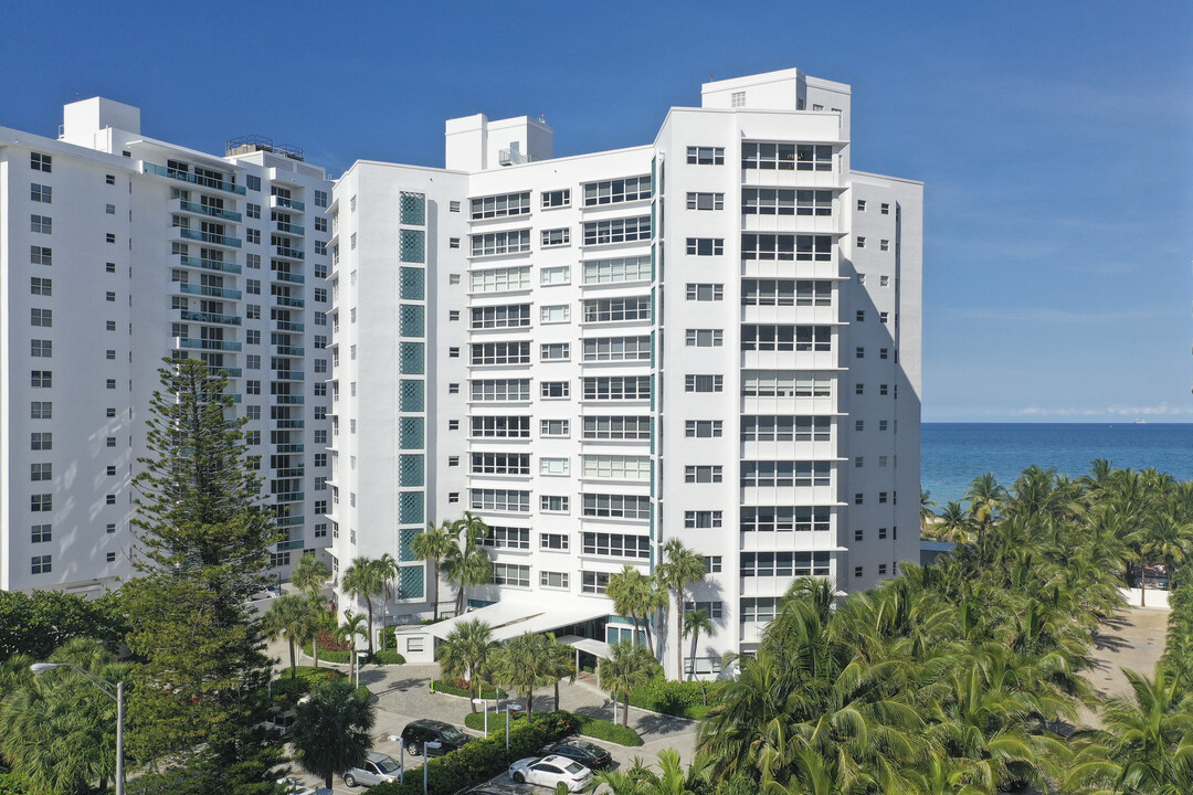 Executive Condominiums in Miami Beach, FL - Building Photo