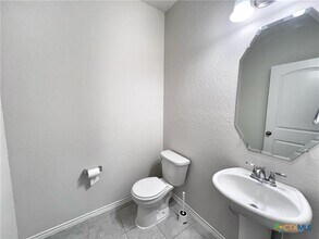 2261 Kiskadee Dr in New Braunfels, TX - Foto de edificio - Building Photo
