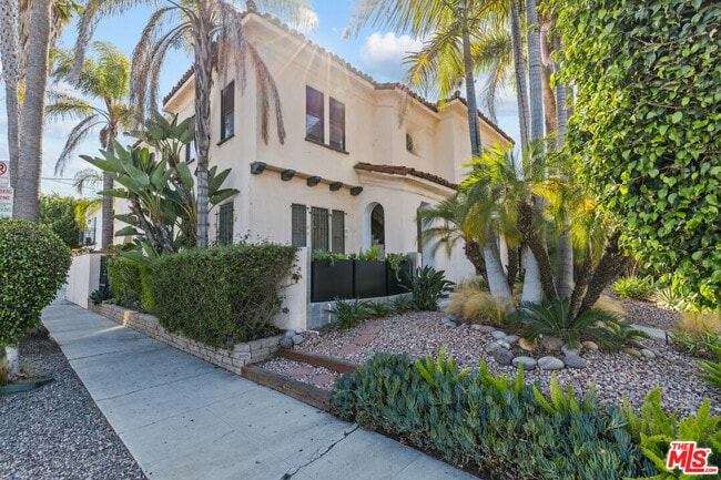 8000 4th St in West Hollywood, CA - Building Photo - Building Photo