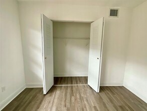9357 SW 77th Ave, Unit 5-342 in Miami, FL - Building Photo - Building Photo