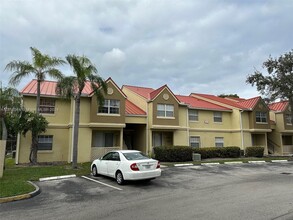 18328 NW 68th Ave-Unit -D-210 in Hialeah, FL - Building Photo - Building Photo