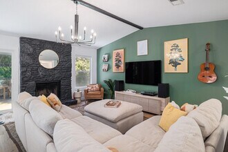 2205 Trede Dr in Austin, TX - Foto de edificio - Building Photo