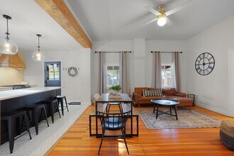 1015 N 5th St in St. Charles, MO - Foto de edificio - Building Photo