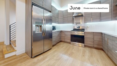 Private bedroom in 4 bed/4 bath Home in Los Angeles, CA - Building Photo - Building Photo