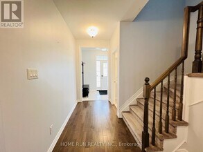 205 Brassy Minnow Cres in Ottawa, ON - Building Photo - Building Photo