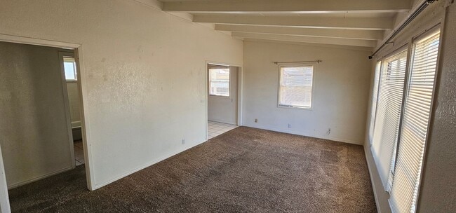 424 N Alvord St in Ridgecrest, CA - Foto de edificio - Building Photo
