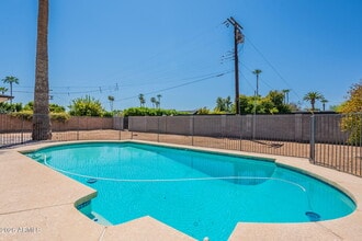 6839 E Montecito Ave in Scottsdale, AZ - Building Photo - Building Photo