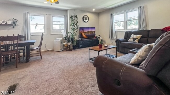 106 6th Ave, Unit 2 in Hawthorne, NJ - Foto de edificio - Building Photo