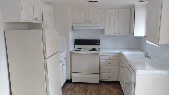 2813 N West Ave in Fresno, CA - Building Photo - Building Photo