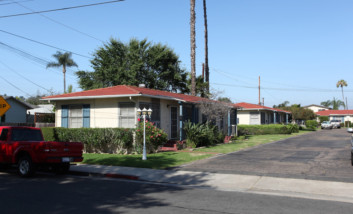 4856-4876 Pine St in La Mesa, CA - Building Photo