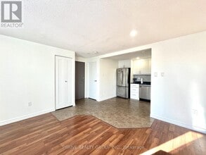 1288 Commissioners Rd W in London, ON - Building Photo - Building Photo