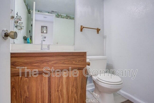 902 S Downey Pl in Anaheim, CA - Building Photo - Building Photo