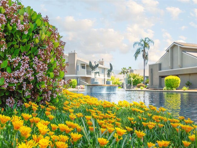 Heron Pointe Apartments & Townhomes in Fresno, CA - Foto de edificio - Building Photo