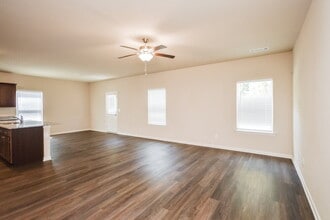 532 Moline Way in Locust Grove, GA - Building Photo - Building Photo