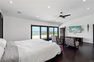 18911 La Montana Pl in Los Angeles, CA - Building Photo - Building Photo