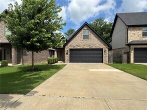 1802 SW Riverstone Rd in Bentonville, AR - Building Photo - Building Photo