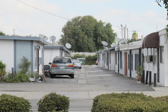 315-321 W Carson St in Carson, CA - Building Photo - Building Photo