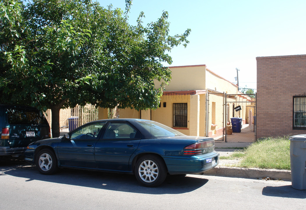 910 S Virginia St in El Paso, TX - Building Photo