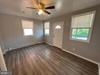402 E Walnut Ln photo'