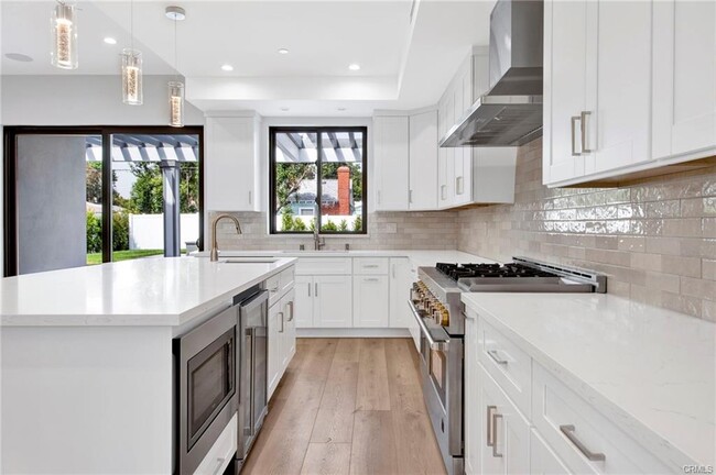 251 S Griffith Park Dr in Burbank, CA - Building Photo - Building Photo