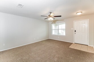 1623 Kawati Way in Krum, TX - Building Photo - Building Photo