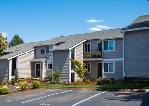 Todd Village Apartments in Tualatin, OR - Building Photo - Building Photo