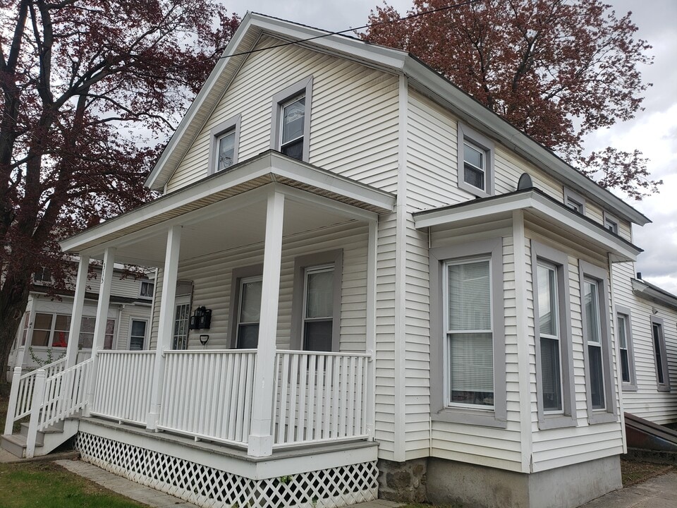 315 Pleasant St, Unit 1 in Bennington, VT - Building Photo