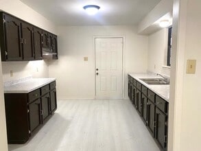115 S Urbahn Ave in Laredo, TX - Building Photo - Building Photo