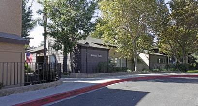 Heritage Park Montclair Senior Apartments in Montclair, CA - Foto de edificio - Building Photo