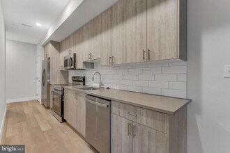 1243 W Westmoreland St in Philadelphia, PA - Building Photo - Building Photo