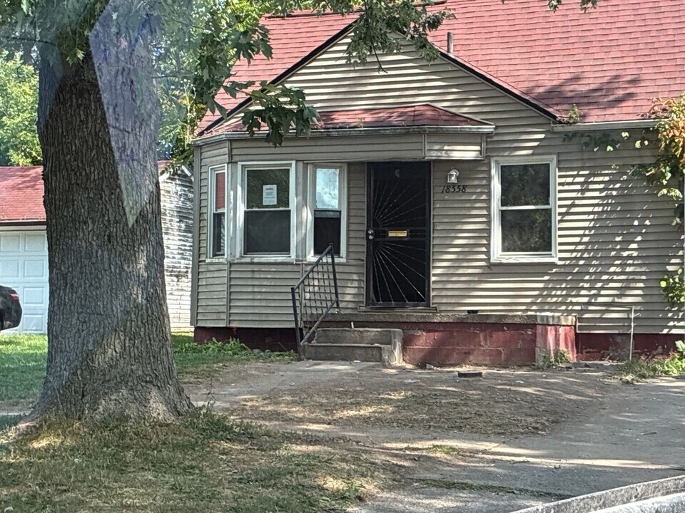 18558 Riverview St in Detroit, MI - Building Photo