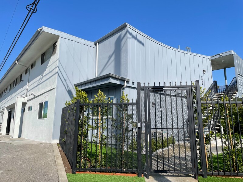 2002 Thurman Ave.-Unit -17 in Los Angeles, CA - Foto de edificio
