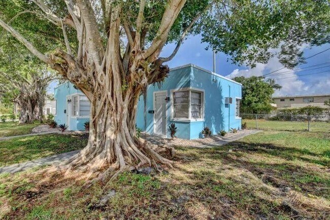 3000 Broadway in West Palm Beach, FL - Building Photo - Building Photo