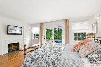 669 Hill St in Southampton, NY - Building Photo - Building Photo