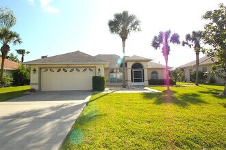 20 Clarendon Ct N in Palm Coast, FL - Foto de edificio - Building Photo