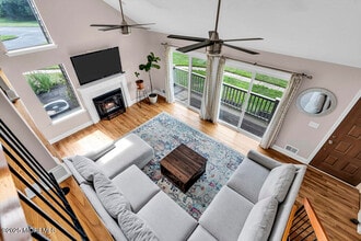 18 Cotswold Cir in Ocean Township, NJ - Foto de edificio - Building Photo