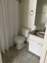 13988-14000 Foothill Blvd in Sylmar, CA - Foto de edificio - Building Photo