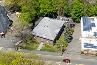 438 Broadway in Malden, MA - Foto de edificio - Building Photo