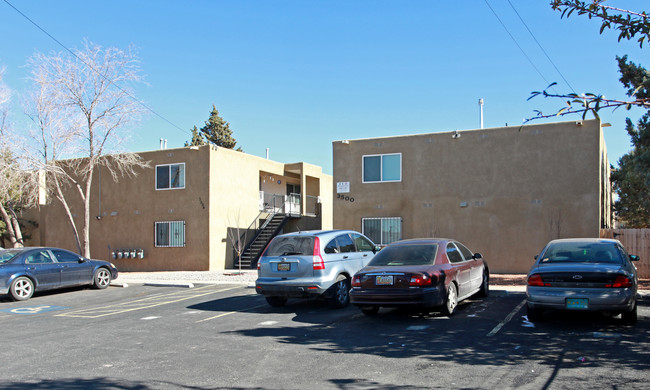 3500 Lafayette Dr NE in Albuquerque, NM - Foto de edificio - Building Photo