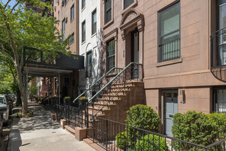 429 E 84th St in New York, NY - Building Photo - Building Photo