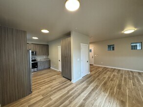 441 Talent Ave in Talent, OR - Building Photo - Interior Photo