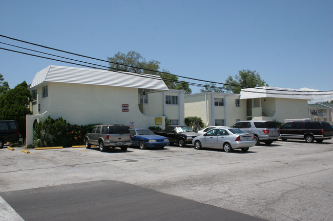 13130 N 20th St in Tampa, FL - Building Photo - Building Photo