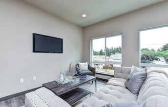 14920 Manor Way in Lynnwood, WA - Building Photo - Building Photo