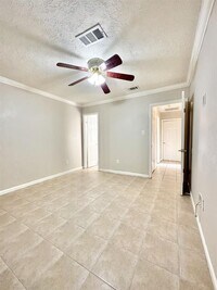 1503 W Donovan St photo'