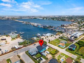 6203 Heards Ln in Galveston, TX - Building Photo