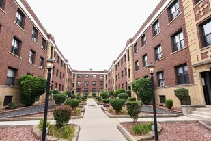 834 W Waveland Ave in Chicago, IL - Building Photo