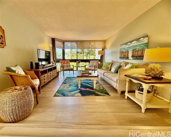 501 Hahaione St in Honolulu, HI - Building Photo - Building Photo
